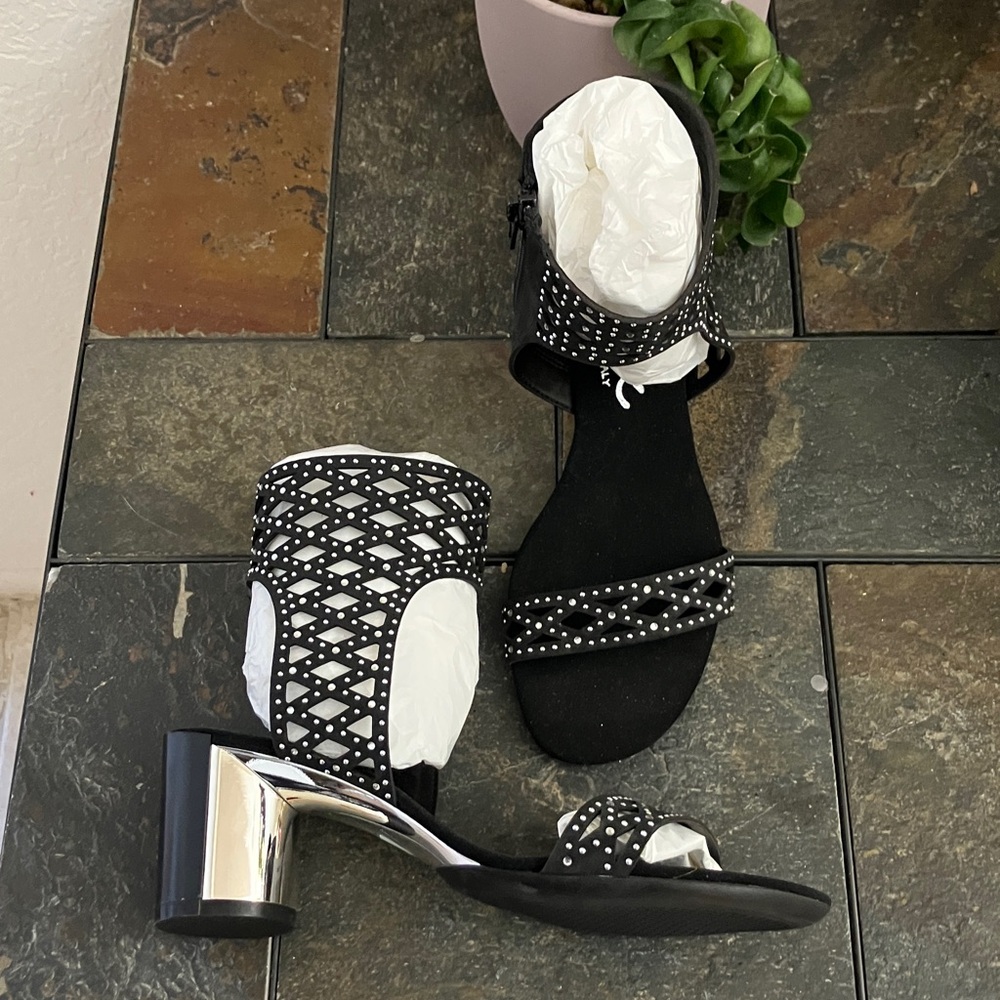 Onex Black Studded Block Heel Sandals w/Silver Metallic Heel size 6 Style Elda